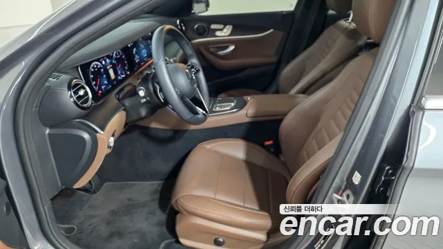 Mercedes-Benz E-Class — Фото автомобиля 14