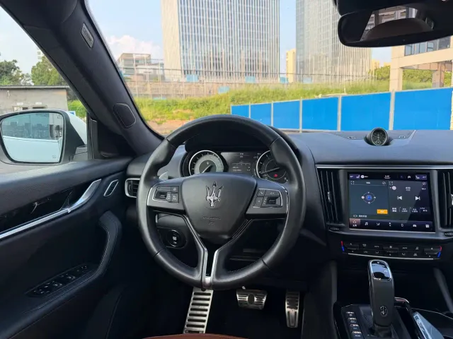 Maserati Levante — Фото автомобиля 7