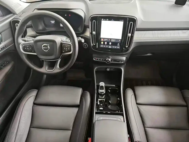 Volvo XC40 — Фото автомобиля 11
