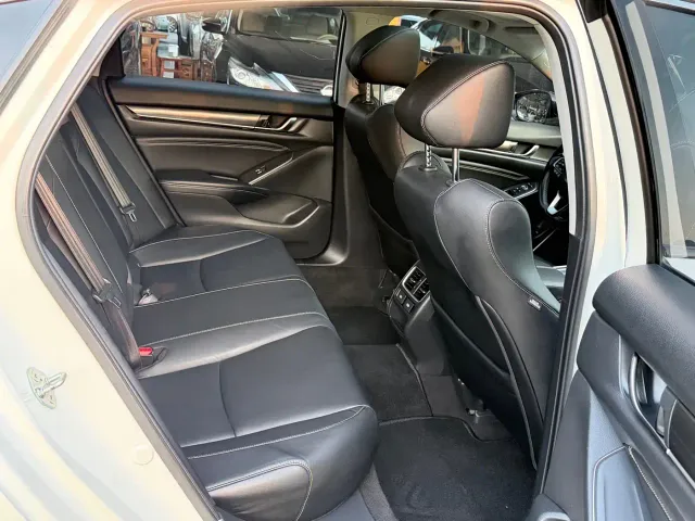 Honda Accord — Фото автомобиля 10
