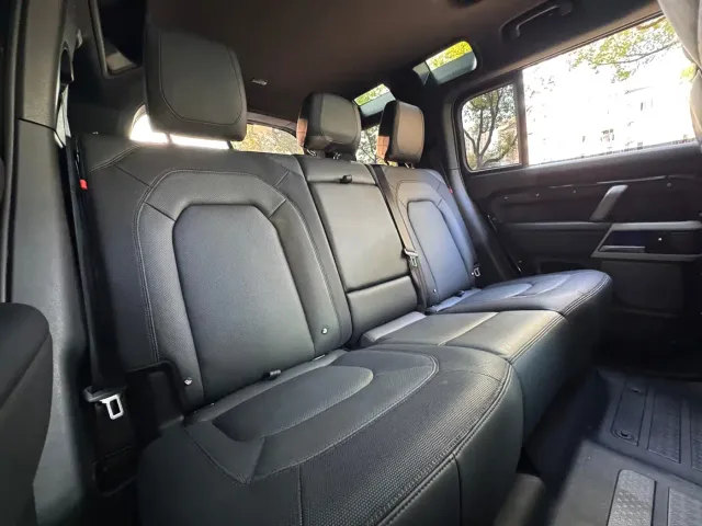 Land Rover Defender — Фото автомобиля 16
