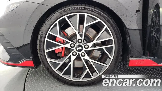 Hyundai AVANTE — Фото автомобиля 3