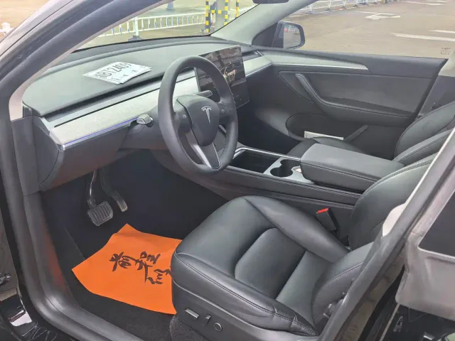 Tesla Model Y — Фото автомобиля 10