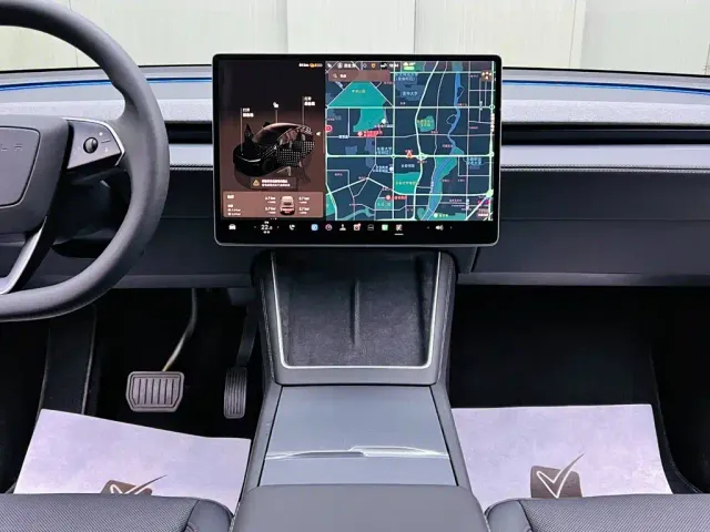 Tesla Model Y — Фото автомобиля 12