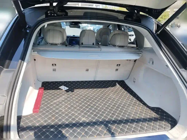 Mercedes-Benz EQE SUV — Фото автомобиля 23