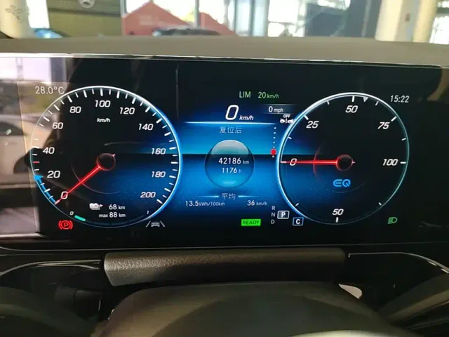 Mercedes-Benz EQA — Фото автомобиля 15
