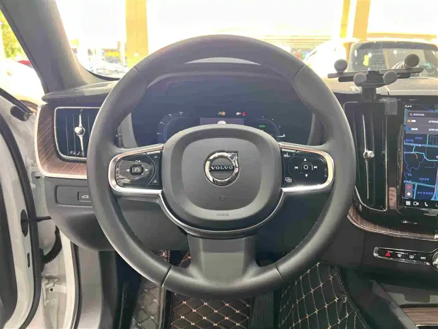 Volvo XC60 — Фото автомобиля 14