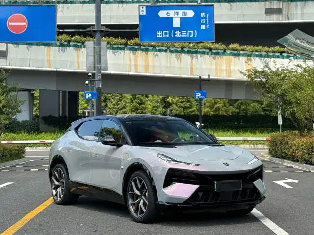 Lotus Eletre — Фото автомобиля 2