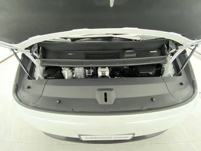 Li Auto MEGA — Фото автомобиля 12