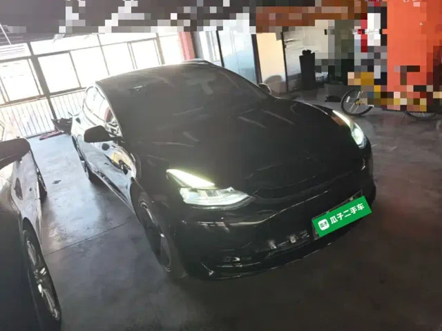 Tesla Model 3 — Фото автомобиля 3