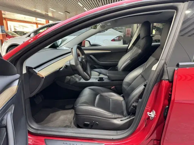 Tesla Model 3 — Фото автомобиля 14