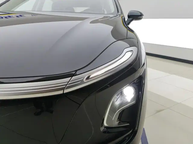 Hongqi E-QM5 — Фото автомобиля 5