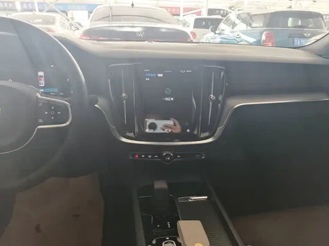 Volvo S60 — Фото автомобиля 12