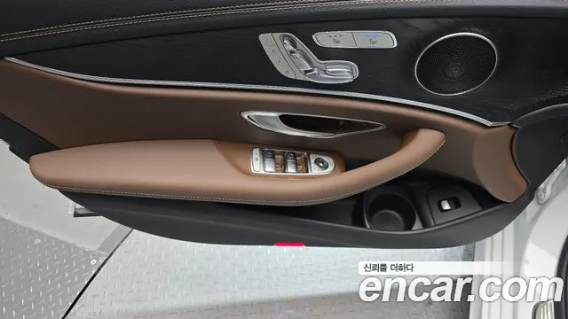 Mercedes-Benz E-Class — Фото автомобиля 24