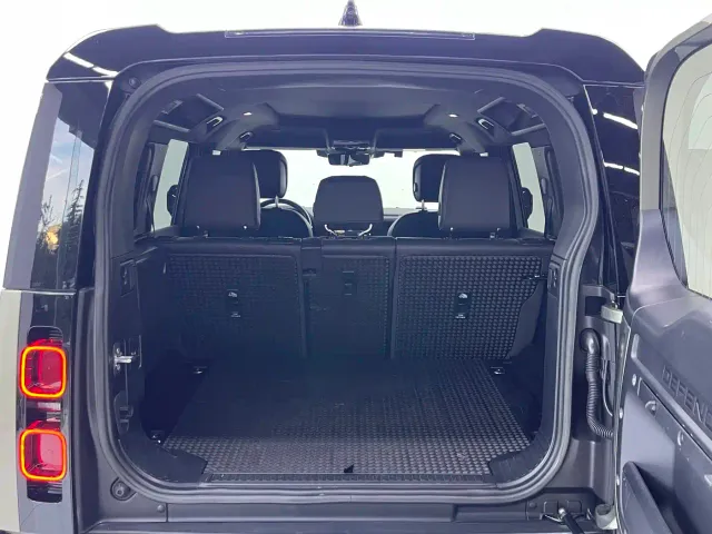 Land Rover Defender — Фото автомобиля 21
