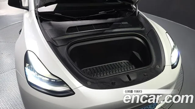 Tesla Model Y — Фото автомобиля 9