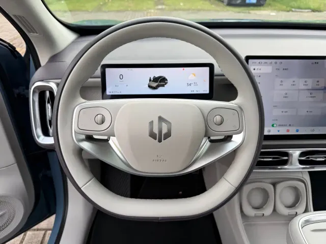 Leapmotor B10 — Фото автомобиля 18