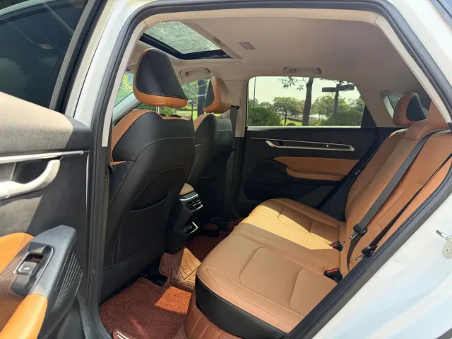 Geely Emgrand — Фото автомобиля 9