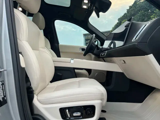 Li Auto L8 — Фото автомобиля 10