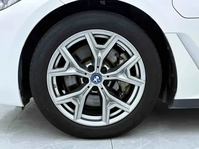 BMW BMW i3 2022 eDrive 35 L — Фото автомобиля 9
