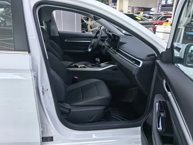 Geely Emgrand — Фото автомобиля 13