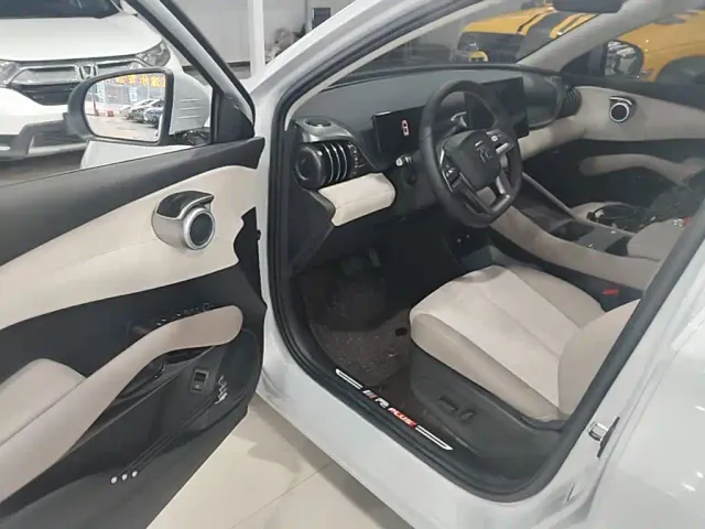 BYD Yuan PLUS — Фото автомобиля 15