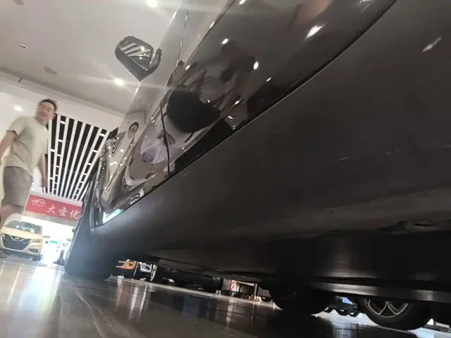Tesla Model Y — Фото автомобиля 21