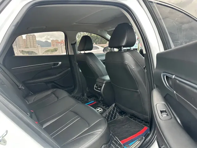 Hyundai Sonata — Фото автомобиля 13