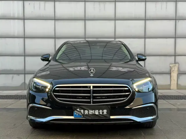 Mercedes-Benz E-Class — Фото автомобиля 2
