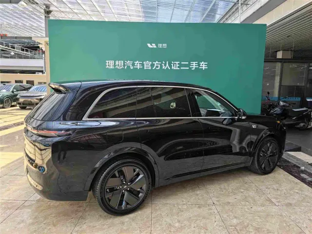Li Auto L8 — Фото автомобиля 11