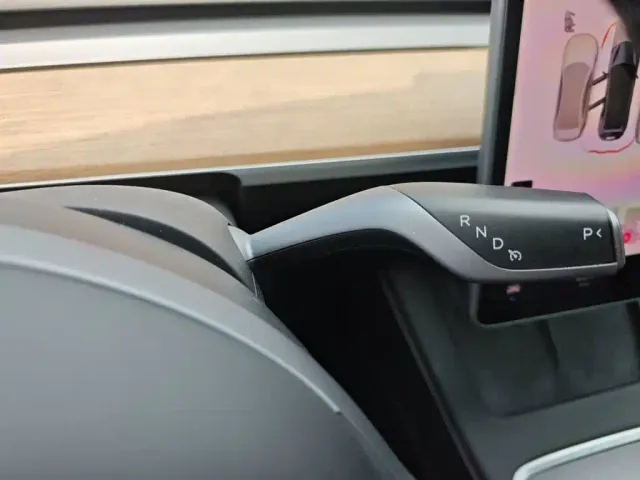 Tesla Model 3 — Фото автомобиля 6