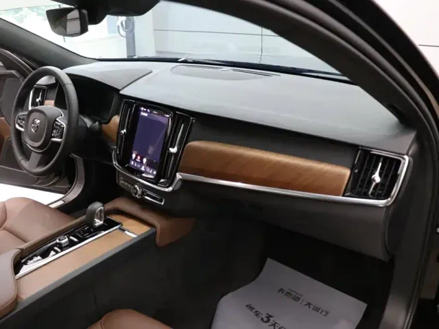 Volvo S90 — Фото автомобиля 21
