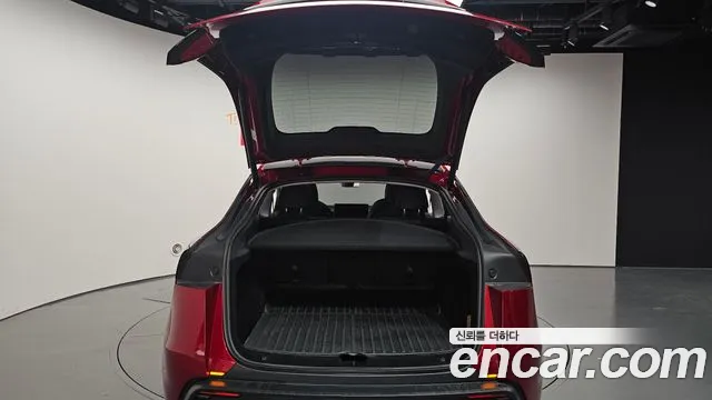 Tesla Model Y — Фото автомобиля 27