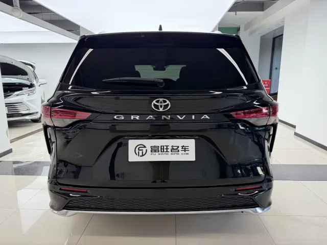 Toyota Granvia — Фото автомобиля 6