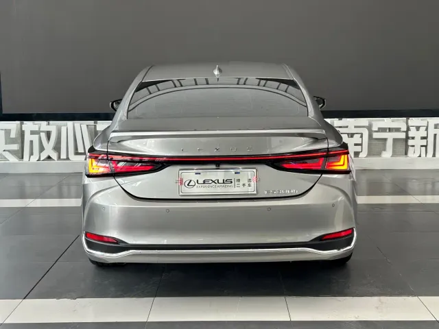 Lexus ES — Фото автомобиля 5