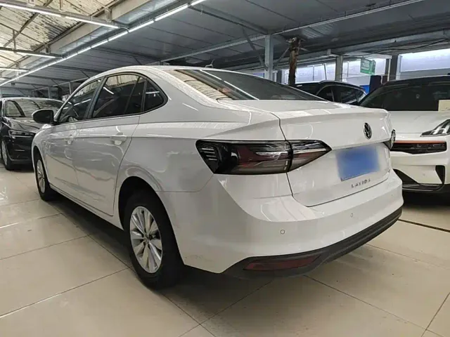 Volkswagen Lavida — Фото автомобиля 4