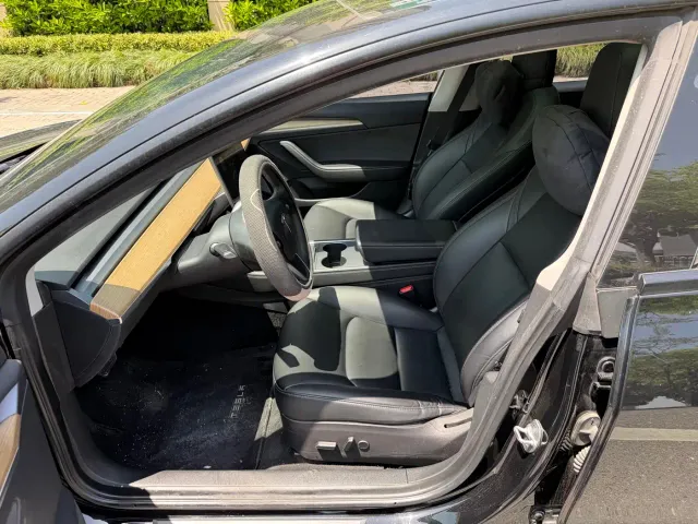 Tesla Model 3 — Фото автомобиля 6