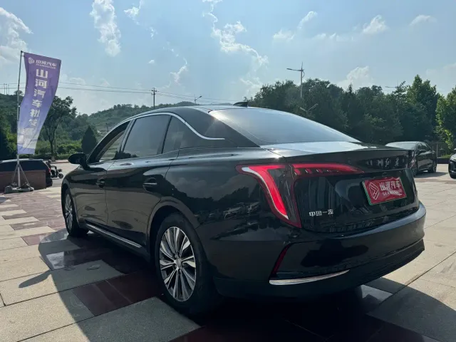 Hongqi E-QM5 — Фото автомобиля 9