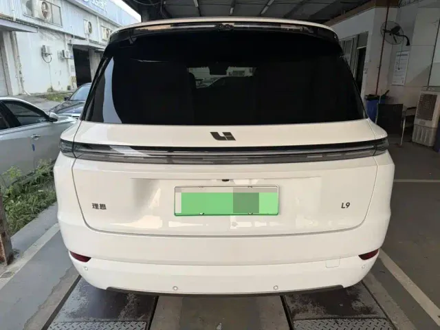 Li Auto L9 — Фото автомобиля 4