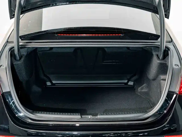 Mercedes-Benz E-Class — Фото автомобиля 23