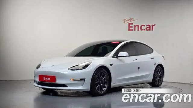 Фотография автомобиля — Tesla Model 3