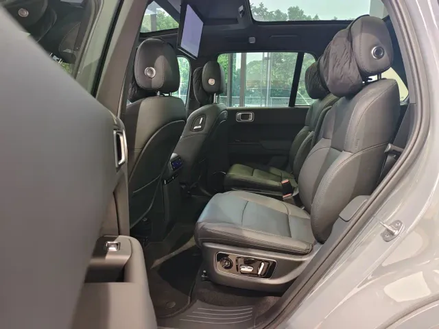 Li Auto L8 — Фото автомобиля 10