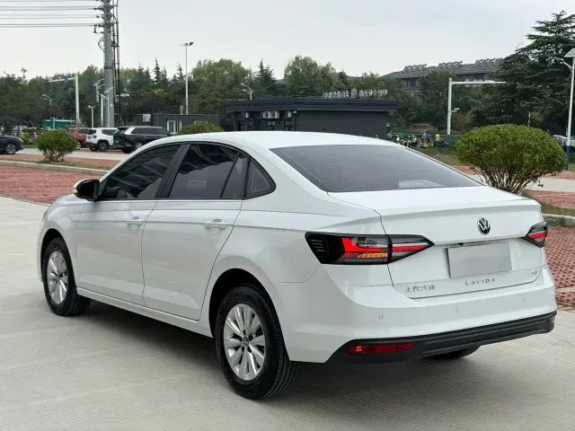 Volkswagen Lavida — Фото автомобиля 9