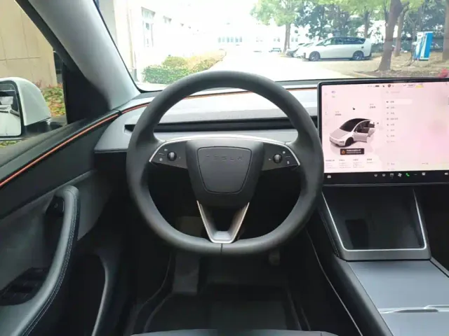 Tesla Model Y — Фото автомобиля 10