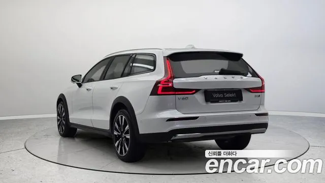 Вольво V60 V60 Cross Country 2 поколение B5 Ultimate AWD — Фото автомобиля 2