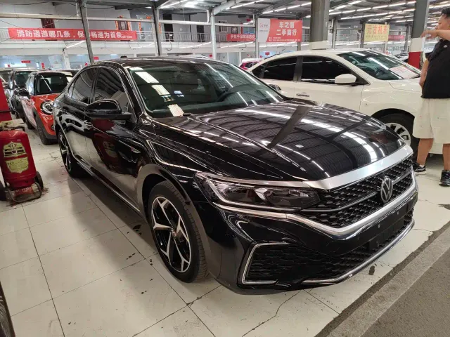 Volkswagen Passat — Фото автомобиля 3
