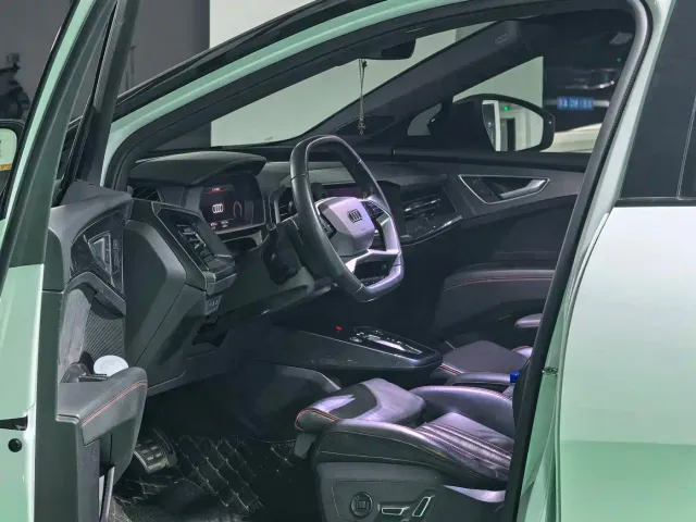 Audi Q5 e-tron — Фото автомобиля 4