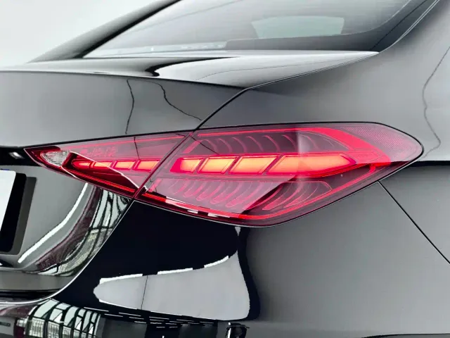 Mercedes-Benz C-Class — Фото автомобиля 12