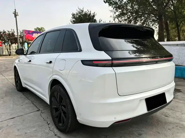 Li Auto L7 — Фото автомобиля 9