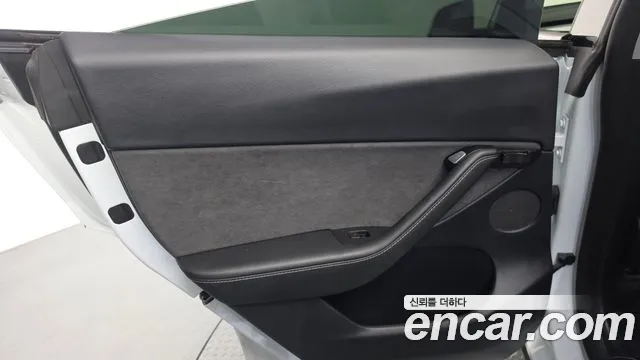 Tesla Model Y — Фото автомобиля 20
